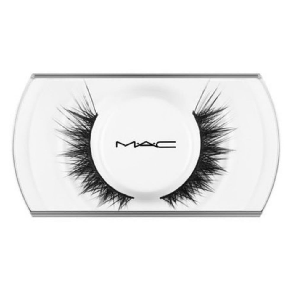 MAC 70 Eyelashes